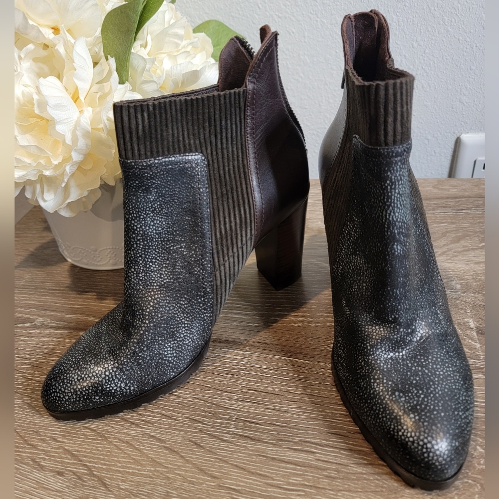 Donald J. Pliner Size 7 Gray and Brown Ankle Booties
